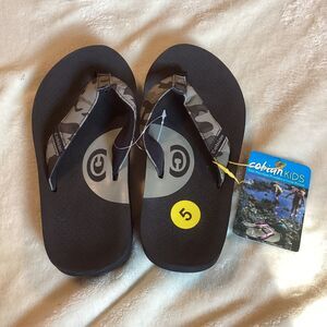 NEW! Cobian Boys ARV2 Jr. Size 5- Camo Flip Flops Sandals Back to School Summer